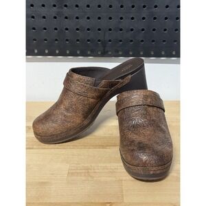 Crocs Sarah Tooled‎ Brown Triple Comfort Textured Faux Leather Slip-on Heel W8